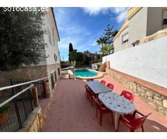 CHALET INDEPENDIENTE CON APARTAMENTO Y PISCINA PRIVADA.