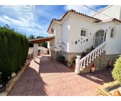 CHALET INDEPENDIENTE CON APARTAMENTO Y PISCINA PRIVADA.