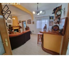 Casa Adosada de 5 Habitaciones con Terraza y Patio en Ciudad Jardín