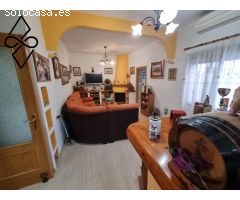 Casa Adosada de 5 Habitaciones con Terraza y Patio en Ciudad Jardín
