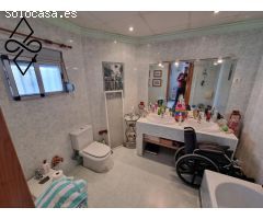 Casa Adosada de 5 Habitaciones con Terraza y Patio en Ciudad Jardín