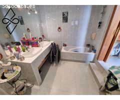 Casa Adosada de 5 Habitaciones con Terraza y Patio en Ciudad Jardín