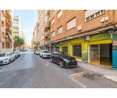 Amplio local junto Calle Alhamar