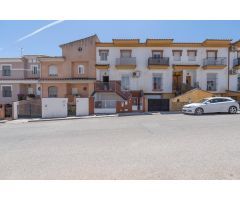 Preciosa casa de 3 dormitorios, 2 baños, aseo y patio de 70 m2 en Loma Linda (Ogíjares)
