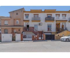 Preciosa casa de 3 dormitorios, 2 baños, aseo y patio de 70 m2 en Loma Linda (Ogíjares)