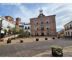 CASA CON NEGOCIO EN LA PLAZA DE LAUJAR