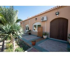 EXCLUSIVO CHALET JUNTO A RETAMAR CON PARCELA DE 1.470 MTS