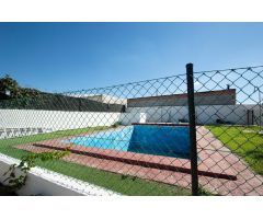 EXCLUSIVO CHALET JUNTO A RETAMAR CON PARCELA DE 1.470 MTS