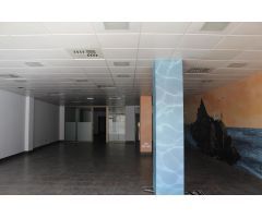 Oportunidad única: Local comercial de 310 m² listo para entrar, con gran escaparate.
