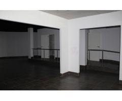 Oportunidad única: Local comercial de 310 m² listo para entrar, con gran escaparate.