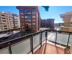 PISO EN VENTA EN PLENO CENTRO CON TERRAZA PARA REFORMAR