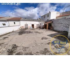 CASA EN VENTA CON UN AMPLIO PATIO CON BARBACOA