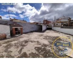 CASA EN VENTA CON UN AMPLIO PATIO CON BARBACOA