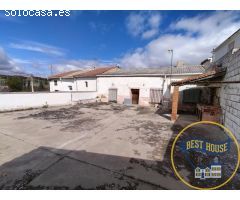 CASA EN VENTA CON UN AMPLIO PATIO CON BARBACOA