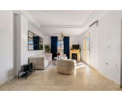 Casa reformada con piscina y amplios espacios
