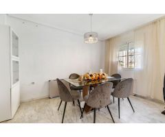 Casa reformada con piscina y amplios espacios