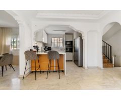 Casa reformada con piscina y amplios espacios