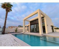 Descubre tu paraíso en Ciudad Quesada: Villa de Lujo con Vistas Despejadas