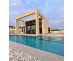 Descubre tu paraíso en Ciudad Quesada: Villa de Lujo con Vistas Despejadas