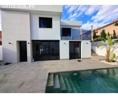 Villa de Lujo en Venta en Torrevieja, Alicante