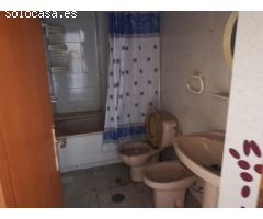 ¡Oportunidad Única! Ático para Reformar en el Centro de Torrevieja con Vistas Despejadas.