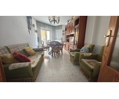 ¡Tu Lienzo Junto al Mar! Amplio Piso con Potencial de Ensueño en Torrevieja!