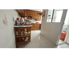 ¡Tu Lienzo Junto al Mar! Amplio Piso con Potencial de Ensueño en Torrevieja!