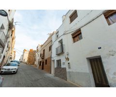 Casa  totalmente reformada  a estrenar,  de dos dormitorios. Da a dos calles.