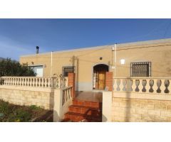 CASA CORTIJO EN EL PARAJE DE FUENTENUEVA