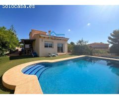 Chalet independiente en parcela llana con piscina privada en La Nucia