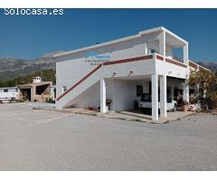 Terreno rústico con casa, cuadras y corrales a la venta en Altea