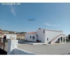 Terreno rústico con casa, cuadras y corrales a la venta en Altea