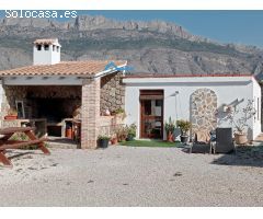 Terreno rústico con casa, cuadras y corrales a la venta en Altea