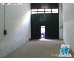Se alquila local de 400m. en pleno centro de Cáceres
