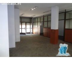 Se alquila o se vende local en zona Colón