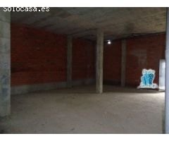 Se vende local en bruto y garaje