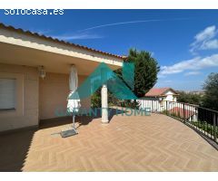 SE VENDE CHALET EN ZONA CERES GOLF
