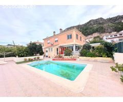 Chalet con piscina en Urbanización Bona Vista