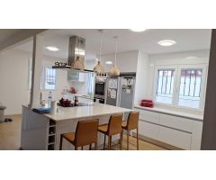 ¡Exclusivo chalet en Archena con espacios únicos para disfrutar!