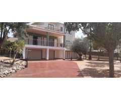 ¡Exclusivo chalet independiente en alquiler en La Alcayna!