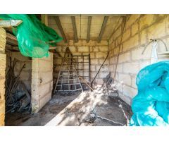 Terreno Rustico con pequeña casa para reformar al este de Petra, Mallorca