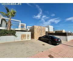 Chalet Independiente 3 dormitorios con piscina privada en Cabo Roig