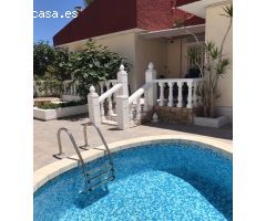 Chalet independiente con piscina y casa de invitados