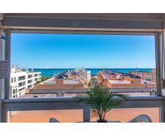 Un Ático Con Vistas Frontales Al Mar