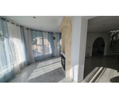 Chalet independiente con piscina climatizada y amplio jardín