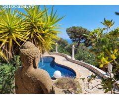 Casa con vista al mar y pista de tenis