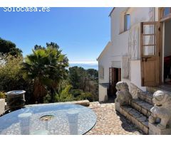 Casa con vista al mar y pista de tenis