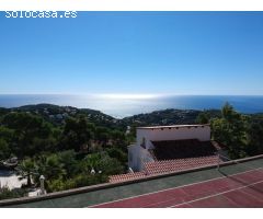 Casa con vista al mar y pista de tenis