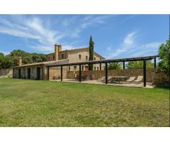 Majestusa Masia en Castell d´aro
