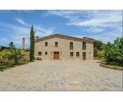 Majestusa Masia en Castell d´aro